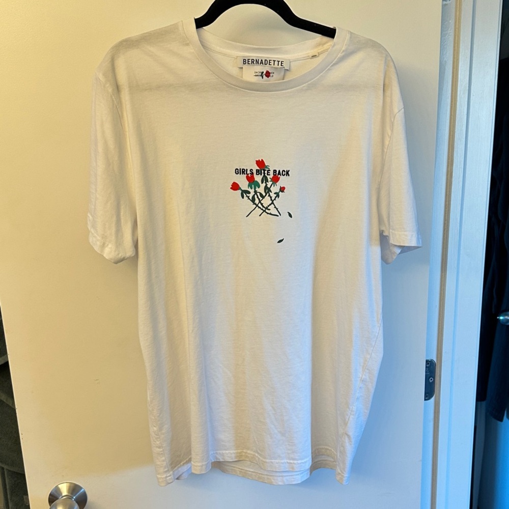 Bernadette “Girls Bite Back” T shirt L